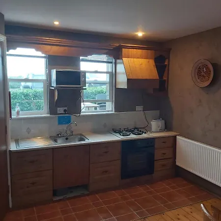 Keane's Bar & Restaurant מוטל