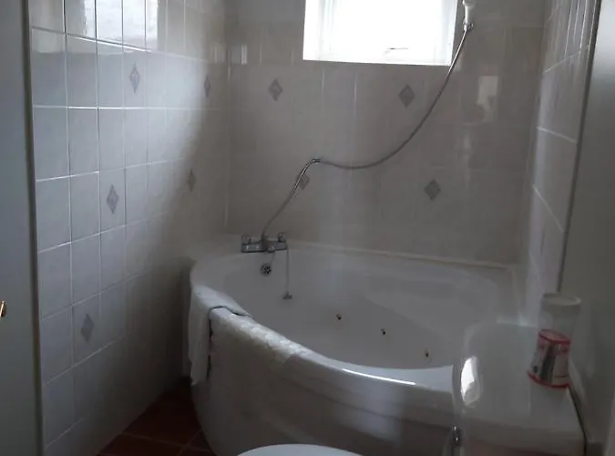 Keane's Bar & Restaurant Motel